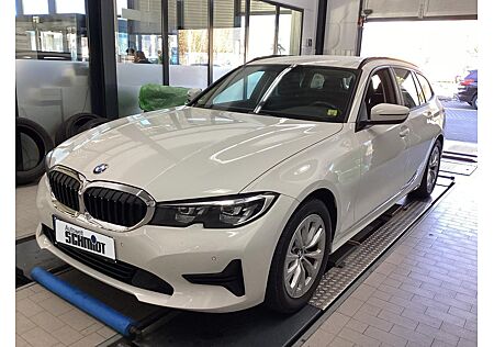BMW 318i Touring Advantage (G21)