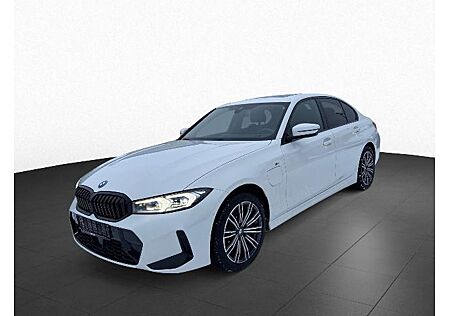 BMW 330e Limousine