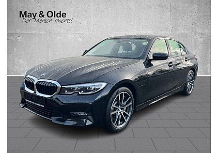 BMW 330e Limousine