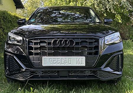 Audi Q2 40 TFSI quattro s-tronic s-line, Matrix, AHK