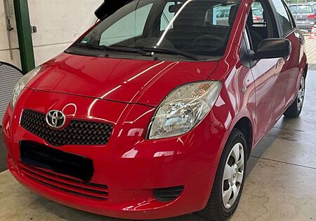 Toyota Yaris Cool