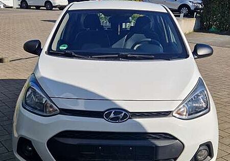 Hyundai i10 1.0 Fifa World Cup Edition