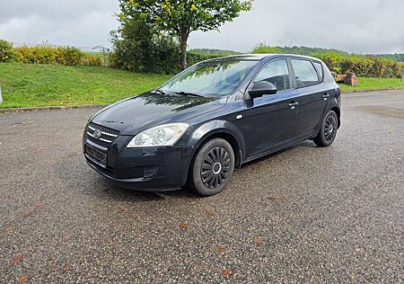 Kia Cee'd Ceed / LX Benzin Klimaanlage TÜV 10/2026