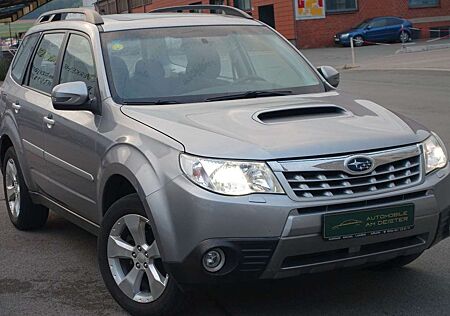 Subaru Forester Comfort*4x4 ALLRAD*XENON*AHK*RFK*PANORA