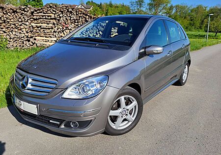 Mercedes-Benz B 200 Navi*AHK*XENON*SHZ*TEMPO*MFL*KURVENLICHT