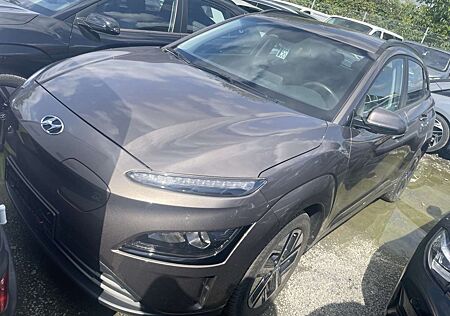 Hyundai Kona Select dig.Cockpit ACC R.Cam PDC SHZ DAB+