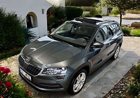 Skoda Karoq 1.5 TSI AHK DSG ACC LED Panorama/Schiebedach