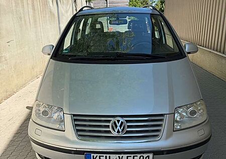 VW Sharan Volkswagen Diesel 2.0 TDI, 7 Sitze, Xenon, AHK, SHZ