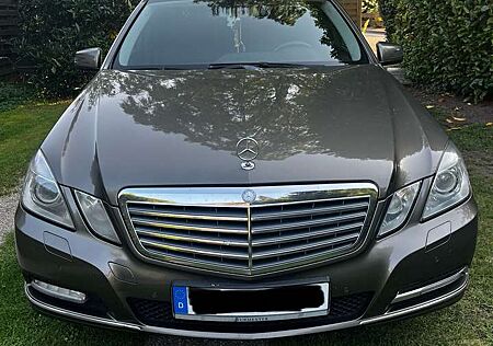 Mercedes-Benz E 220 BlueTEC BlueEFFICIENCY 7G-TRONIC Edition