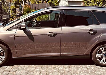 Ford Focus Turnier 1.0 EcoBoost Start-Stopp-System Titanium