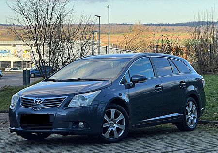 Toyota Avensis Combi 2.2 D-4D Automatik Executive Tüv Neu