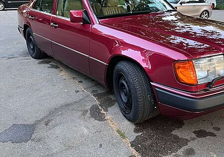 Mercedes-Benz E 230