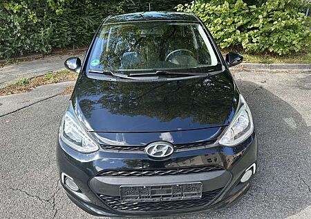Hyundai i10 1.0 Fifa World Cup TÜV neu /Klima/Scheckhet