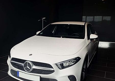 Mercedes-Benz A 180 Progressive / LED / MBUX