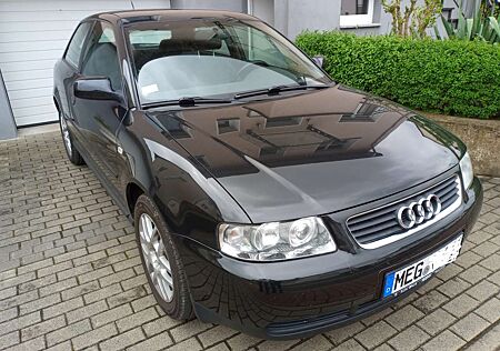Audi A3 1,6 L, 8L