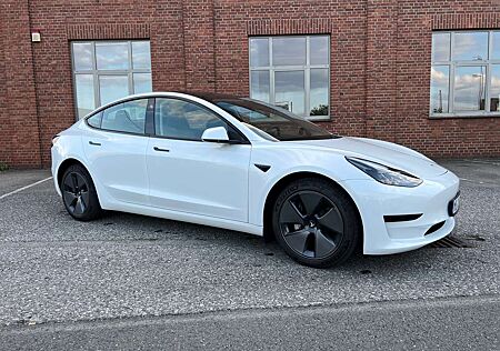 Tesla Model 3 Standard Reichweite Plus Hinterradantrieb