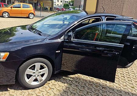 Mitsubishi Lancer 1.8 Intense