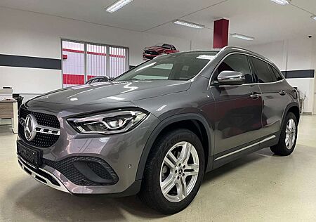 Mercedes-Benz GLA 200 Style AHK*NAVI*LED*SHZ*PDC*TEMPOMAT*MBUX