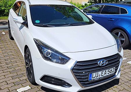 Hyundai i40 i40cw 1.7 CRDi Automatik Fifa World Cup Edition
