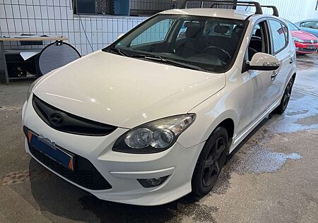 Hyundai i30 1.6CRDi Classic*Tüv Neu*Insp.Neu*Eu5*2.Hand