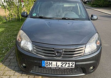 Dacia Sandero 1.6 MPI Laureate