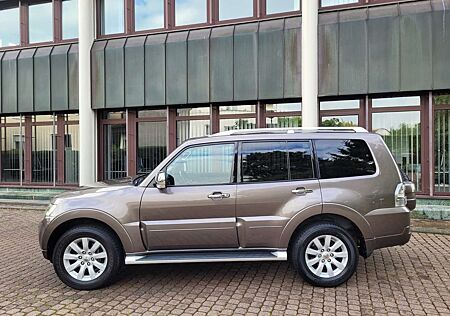 Mitsubishi Pajero 3.2 DI-D Limited Edition Nur 93 Tkm-1 Hd-Navi-ESD