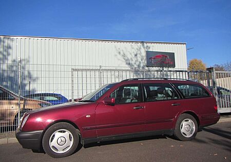 Mercedes-Benz E 240 E-Klasse T Classic, nur 61tkm, TÜV neu, 1. Hand