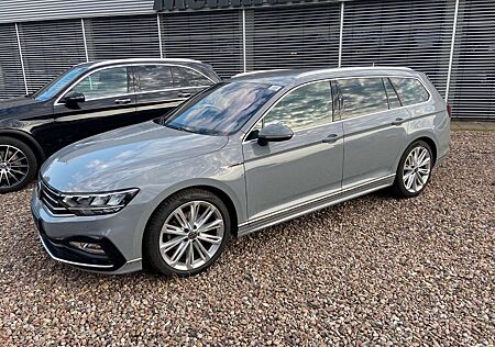 VW Passat Variant Volkswagen Passat Var. 2.0TDI DSG R-line AHK*LED*Navi*360