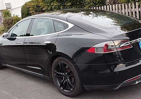 Tesla Model S *FREE CHARGING*Allradantrieb*Autopilot"