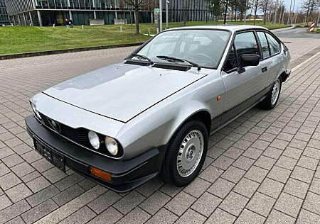 Alfa Romeo GTV + ein echter Alfa + H Kennzeichen +