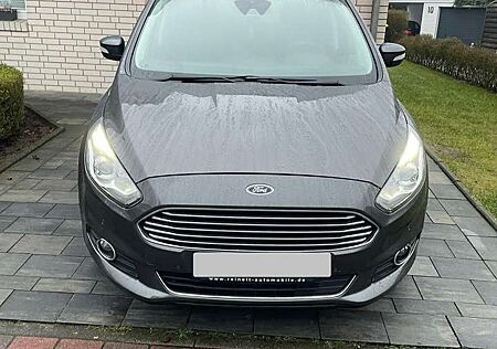 Ford S-Max Titanium