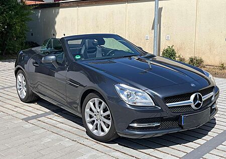 Mercedes-Benz SLK 200 (BlueEFFICIENCY) 7G-TRONIC
