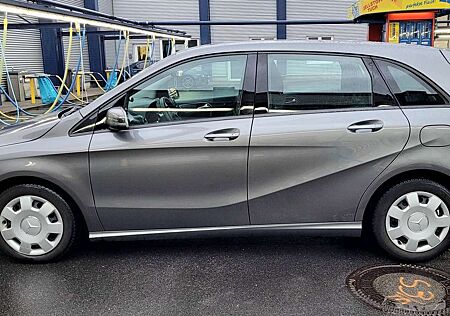 Mercedes-Benz B 200 (BlueEFFICIENCY) 7G-DCT