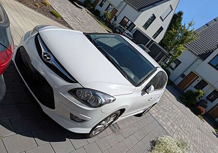 Hyundai i30 1.4 AHK Klimaautomatik neue Steuerkette