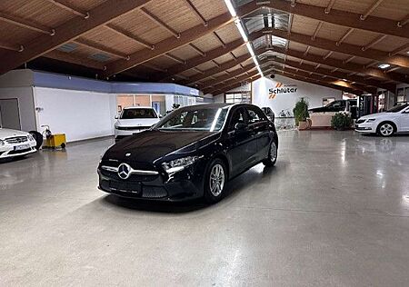 Mercedes-Benz A 180 d Business-Paket, Navi Premium, Distronic