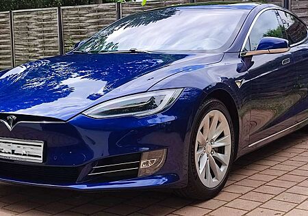 Tesla Model S 75D Allradantrieb