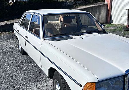 Mercedes-Benz 230