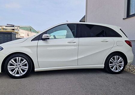 Mercedes-Benz B 180 Benzin BlueEfficiency