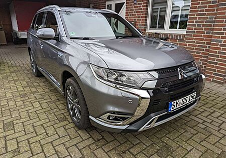 Mitsubishi Outlander Plug-In Hybrid 2.4 4WD PHEV Top LPG