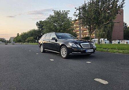 Mercedes-Benz E 220 T CDI DPF BlueEFFICIENCY Automatik