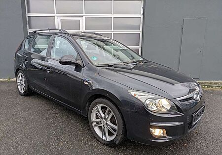 Hyundai i30 Kombi 1.6 blue Style*Klima*AHK*PDC*