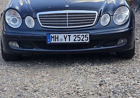 Mercedes-Benz 220