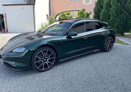 Porsche Taycan Sport Turismo " Leasingübernahme 1.290.-€ "