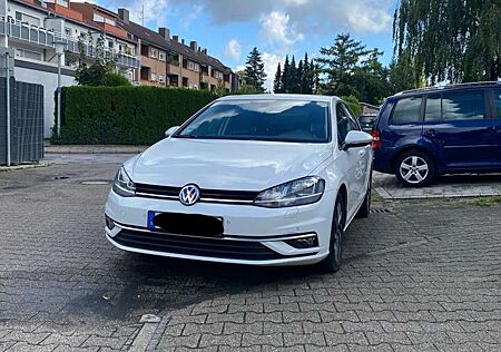 VW Golf Volkswagen 1.6 TDI Sound