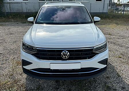 VW Tiguan Volkswagen 1.5 TSI DSG Active Anschlussgarantie/LED/NAVI/APP