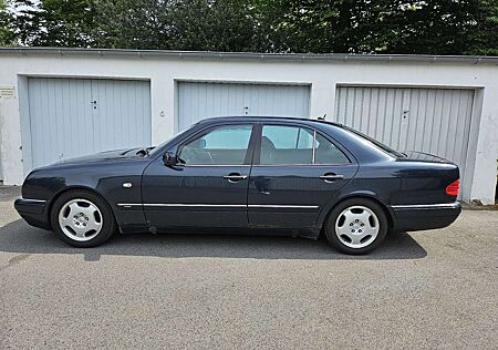 Mercedes-Benz E 280 Avangarde Automatik AHK Klima TÜV NEU 6/2027