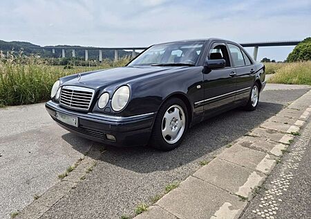 Mercedes-Benz E 280 Avangarde Automatik AHK Klima TÜV 3/26