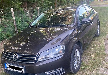 VW Passat Volkswagen Trendline