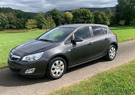 Opel Astra J Lim. 5-trg. Design Edition Automatik 165