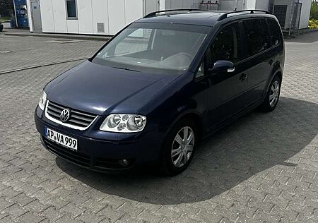 VW Touran Volkswagen 2.0 TDI DSG Highline /TÜV 2 Jahre